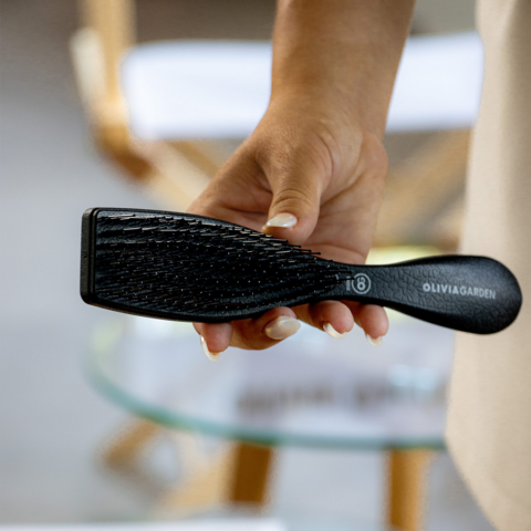 ESSENTIAL STYLE BLEND Medium Hair Bristles Black